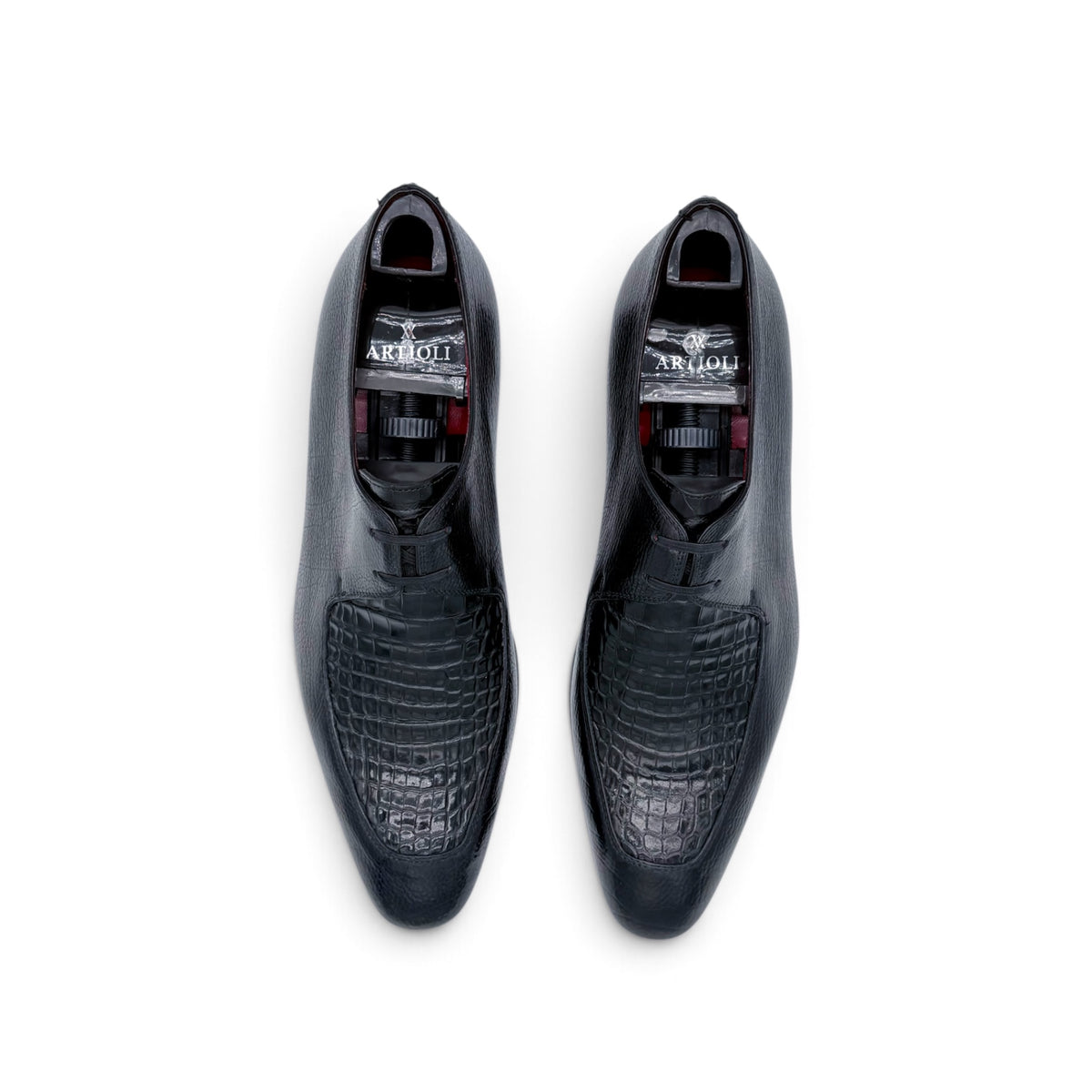 Derby Artioli en cuir grainé et plastron en cuir de crocodile noir
