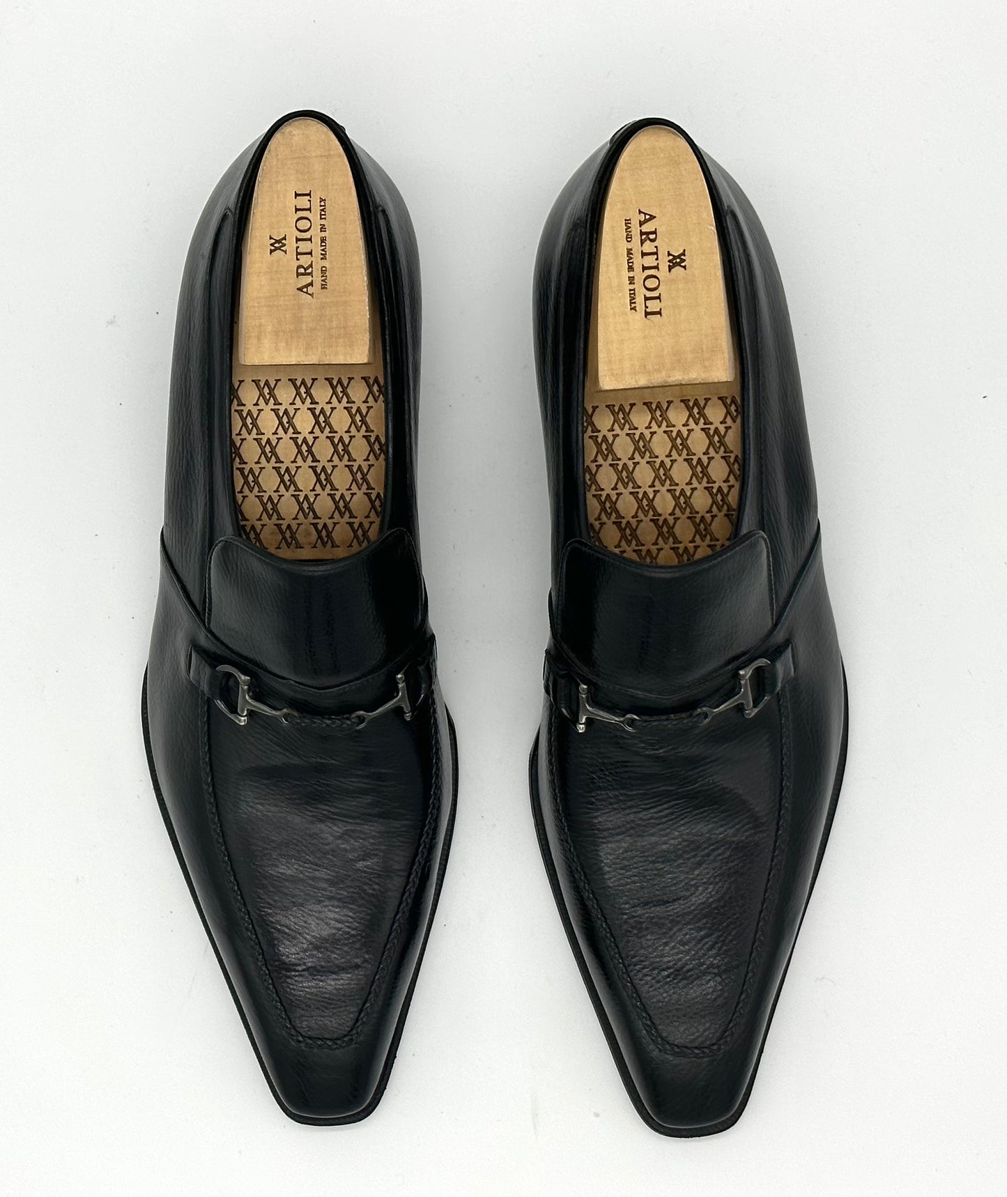 Mocassin Artioli en lama noir avec étrier