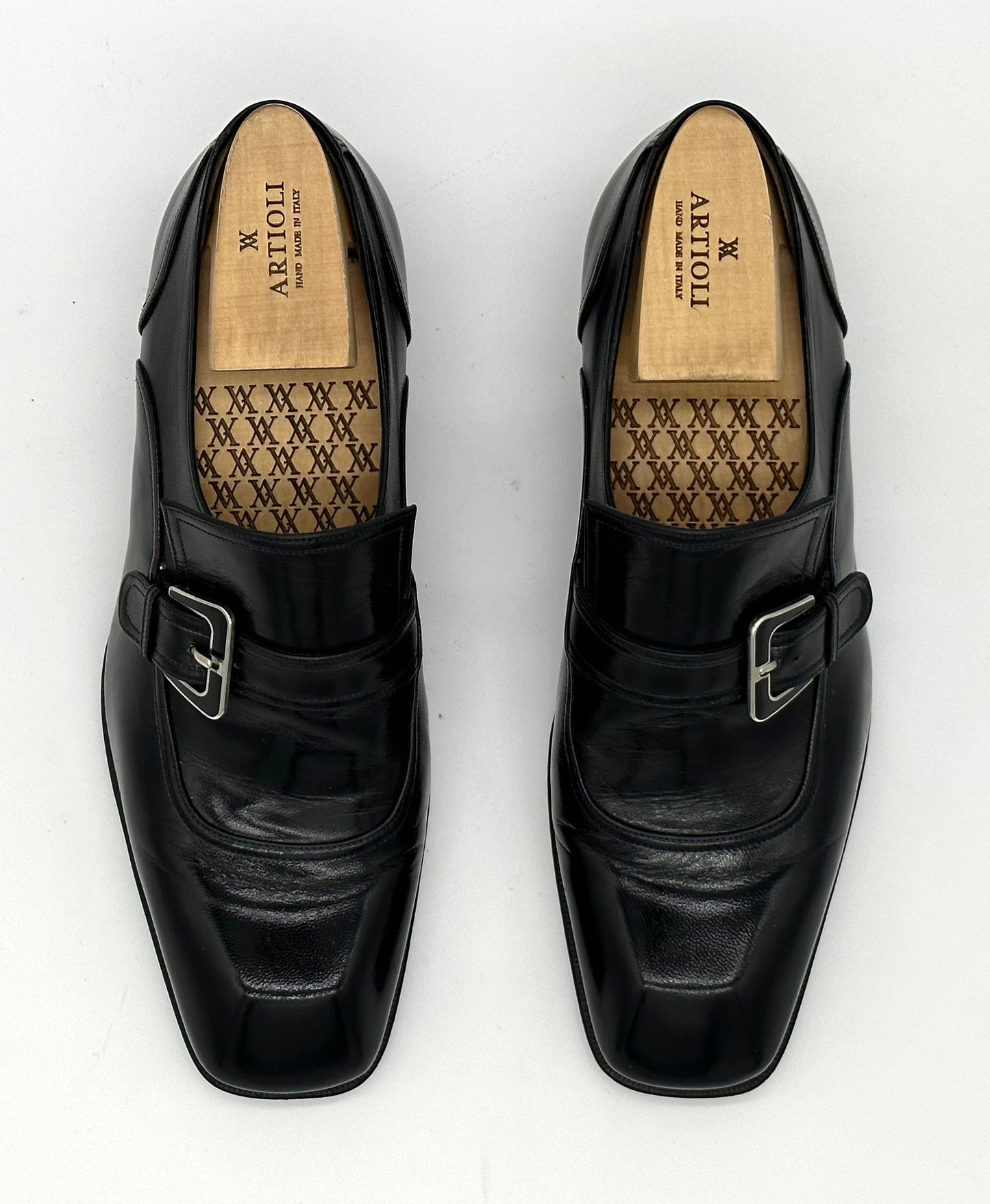 Soulier Artioli en cuir noir avec boucle argent