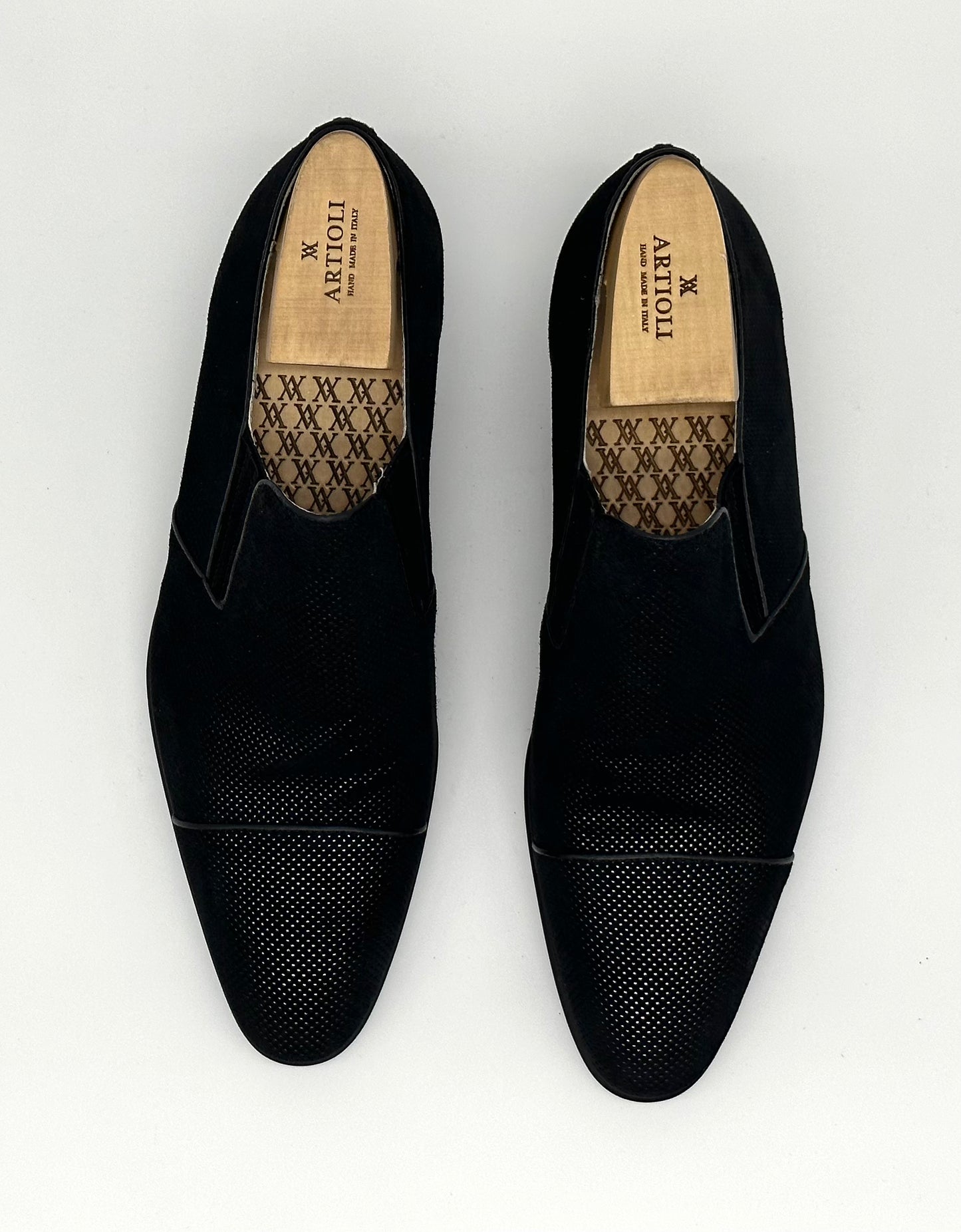 Mocassin Artioli en daim perforé noir