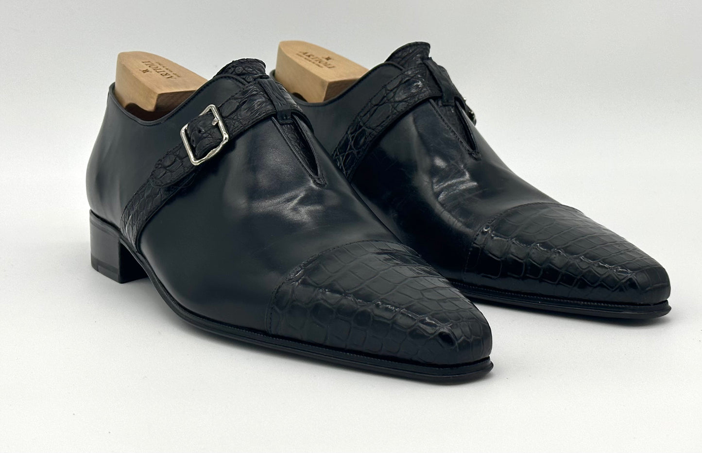 Soulier à boucle Artioli en cuir et crocodile noir