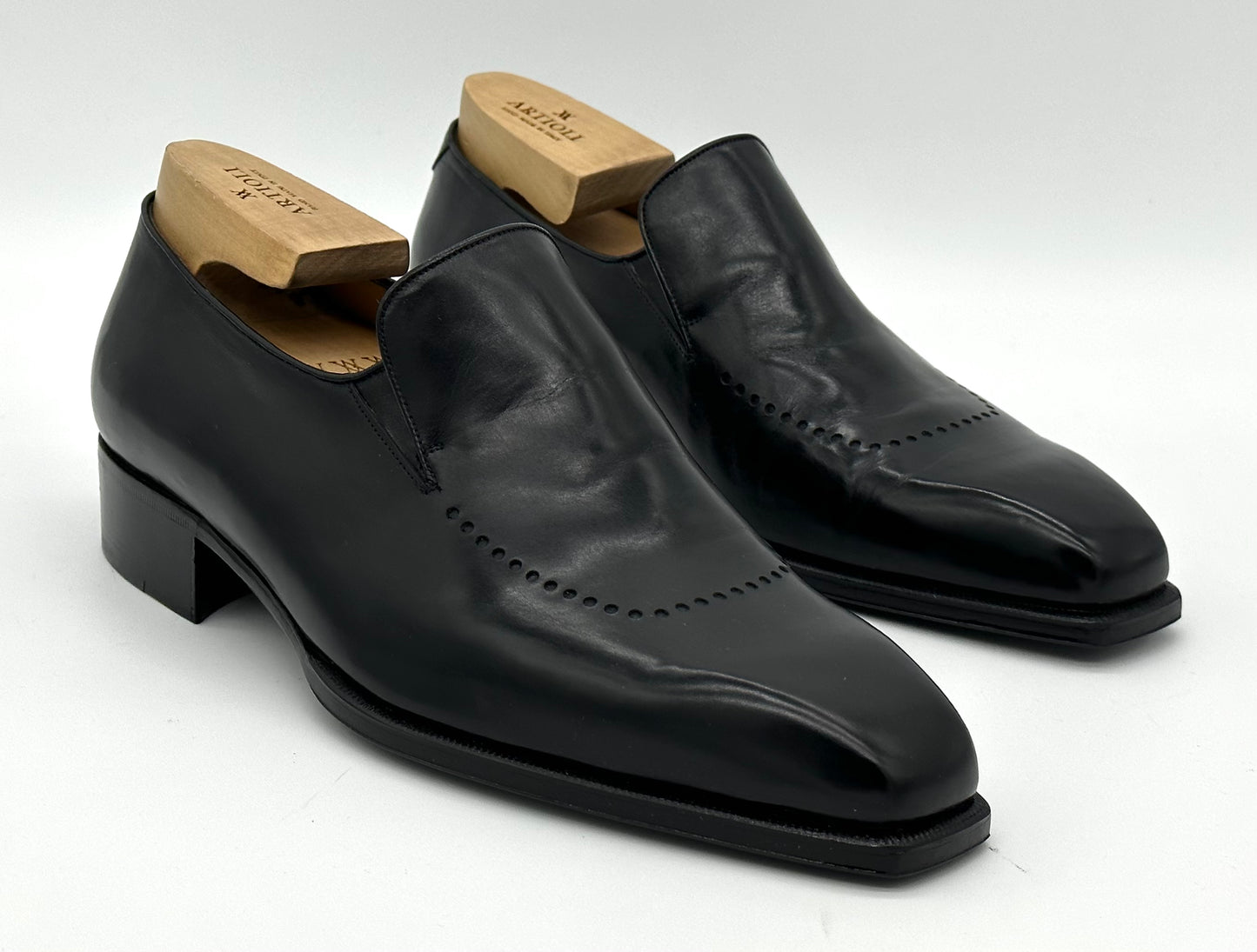 Mocassin Artioli en cuir noir avec perforation