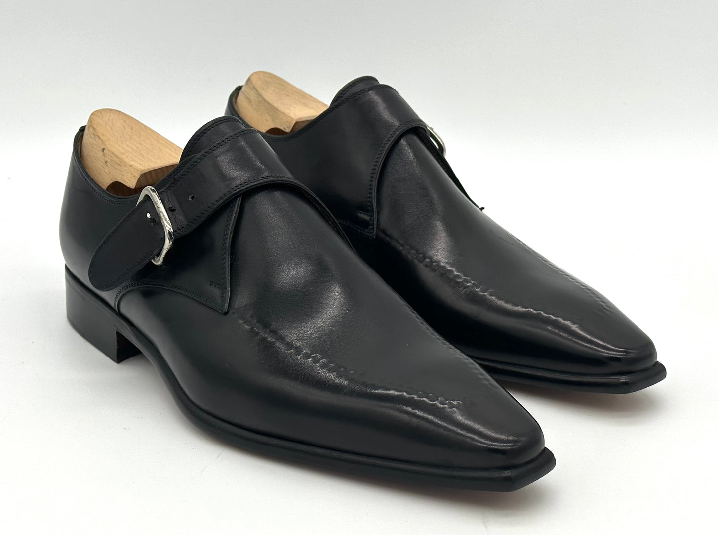 Soulier Roberto celk en cuir box noir avec boucle argent