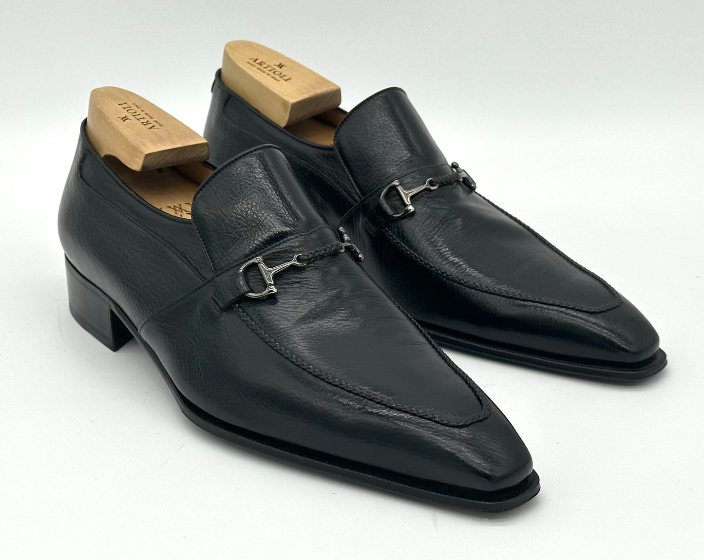 Mocassin Artioli en lama noir avec étrier