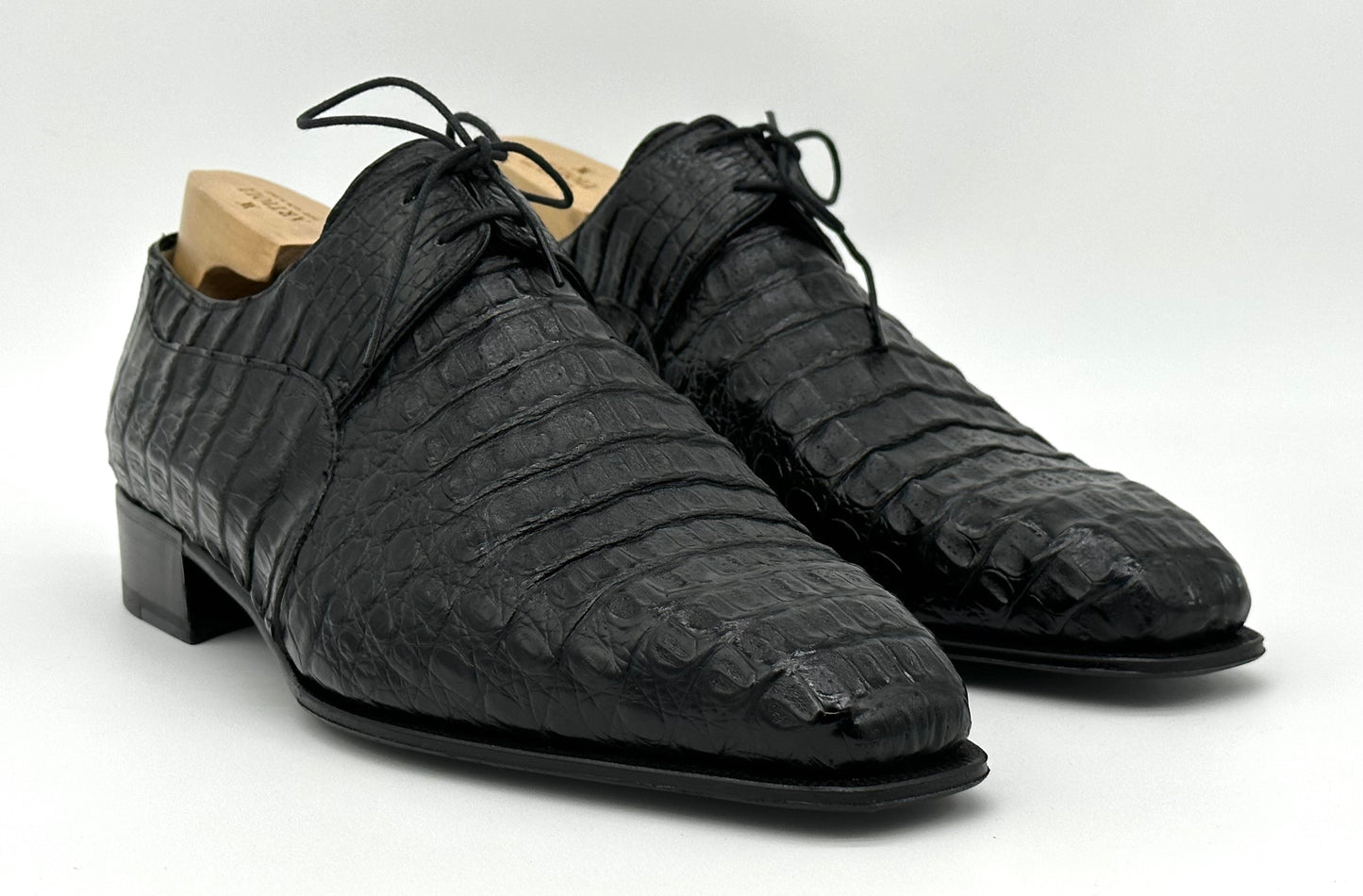 Derby Artioli en crocodile noir