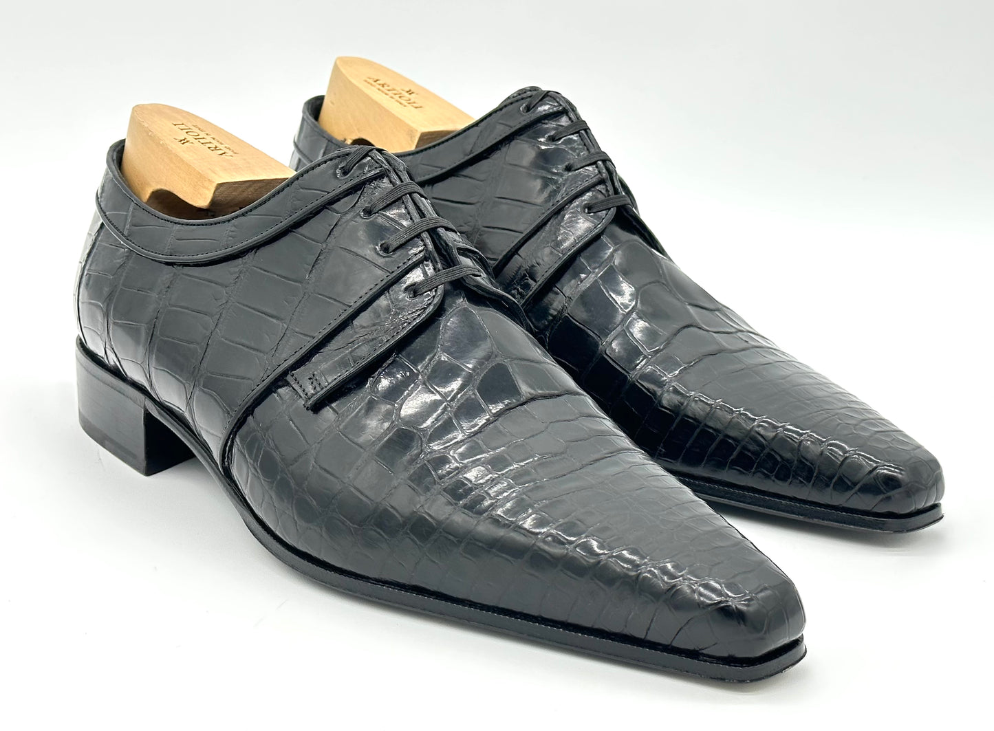 Derby Artioli en crocodile noir