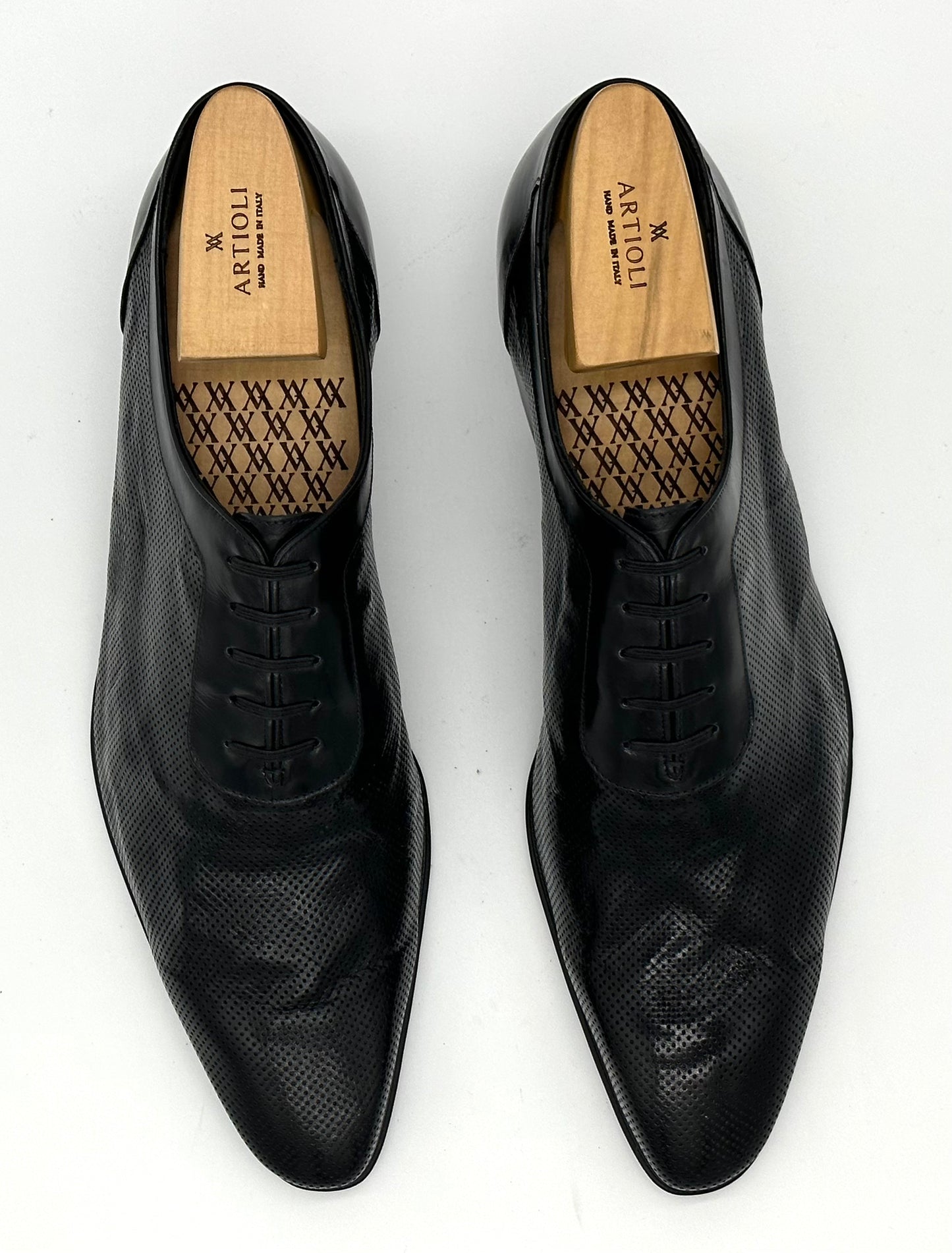 Richelieu Artioli en cuir noir perforé