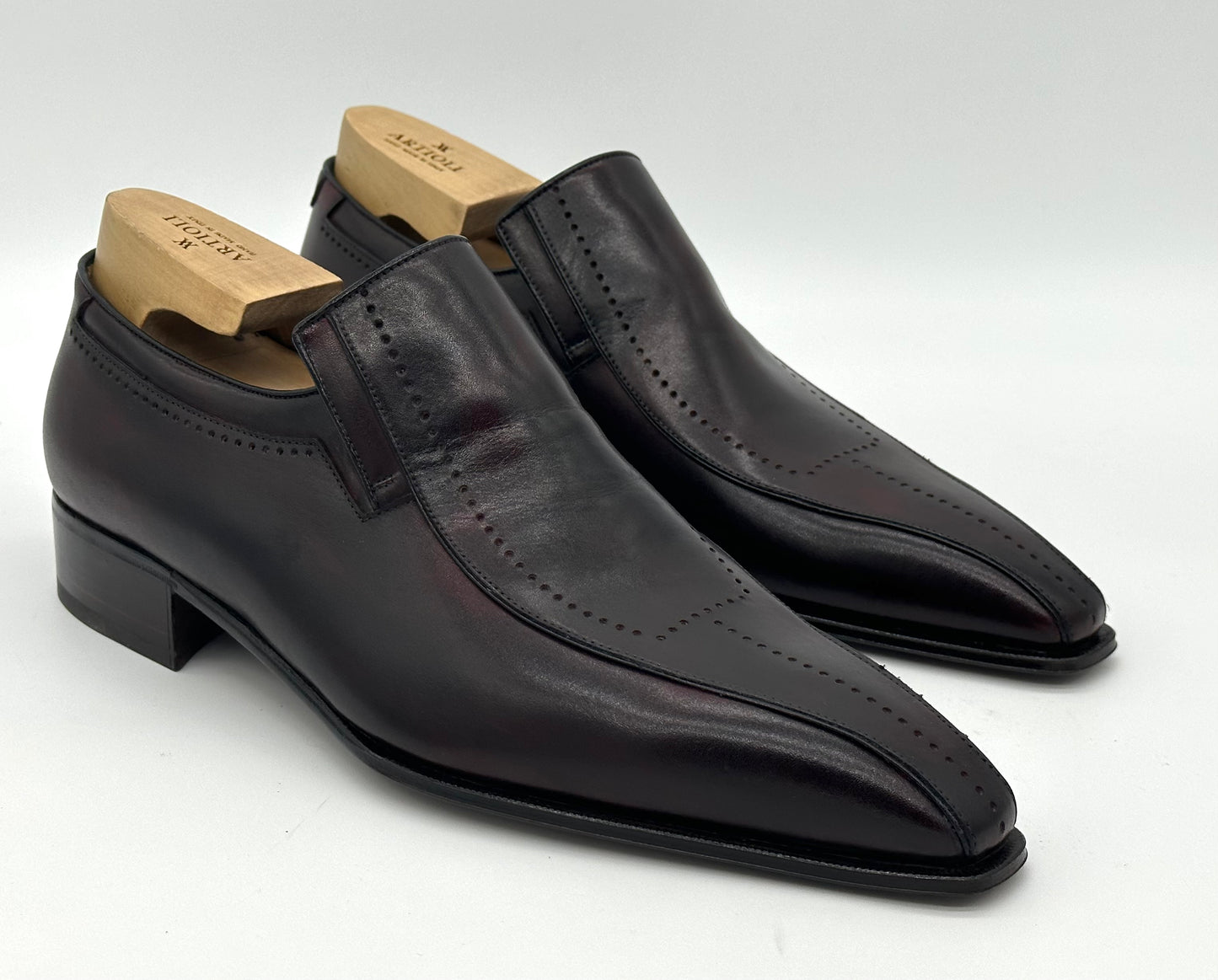 Mocassin Artioli en cuir bordeaux avec perforation