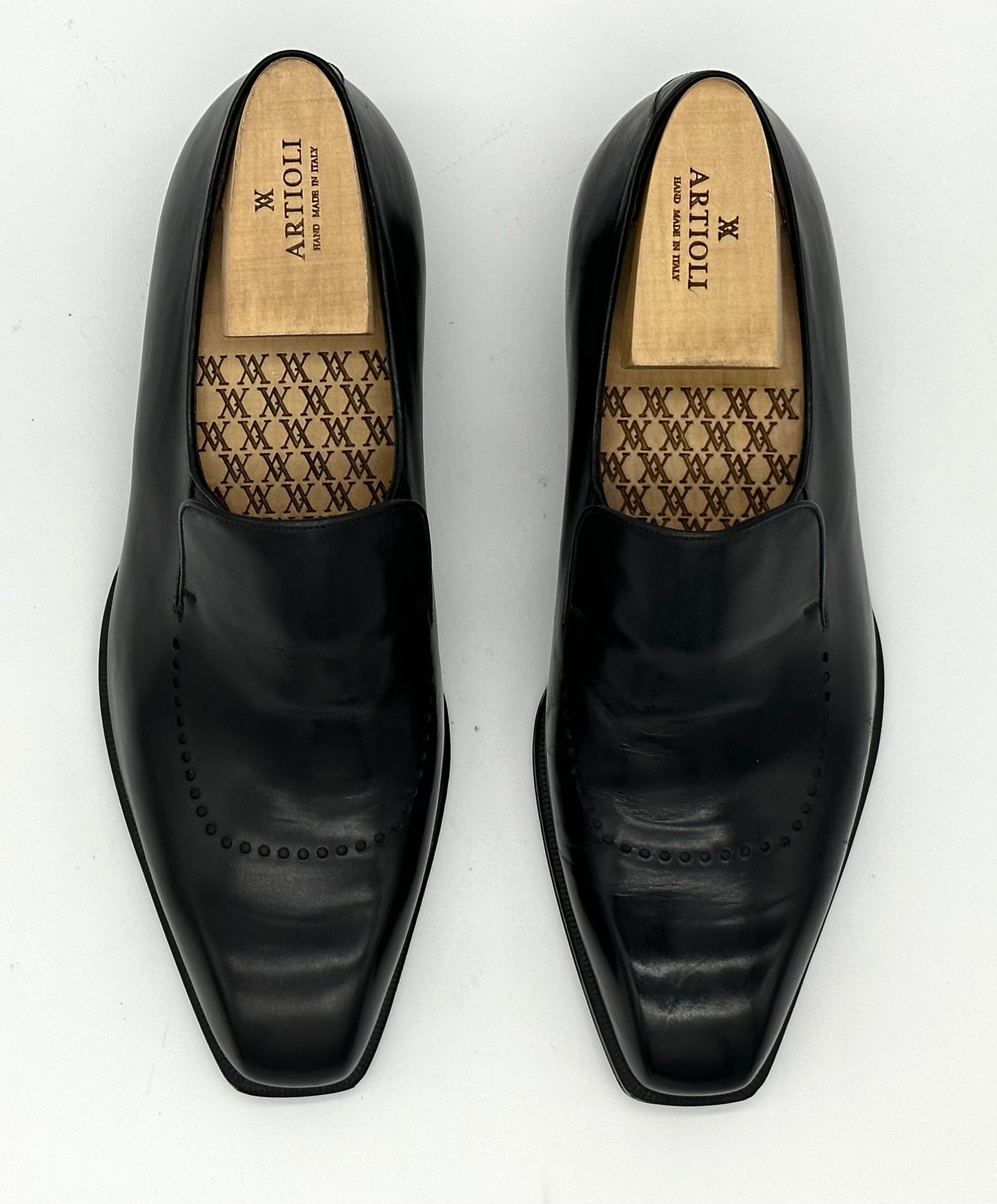 Mocassin Artioli en cuir noir avec perforation