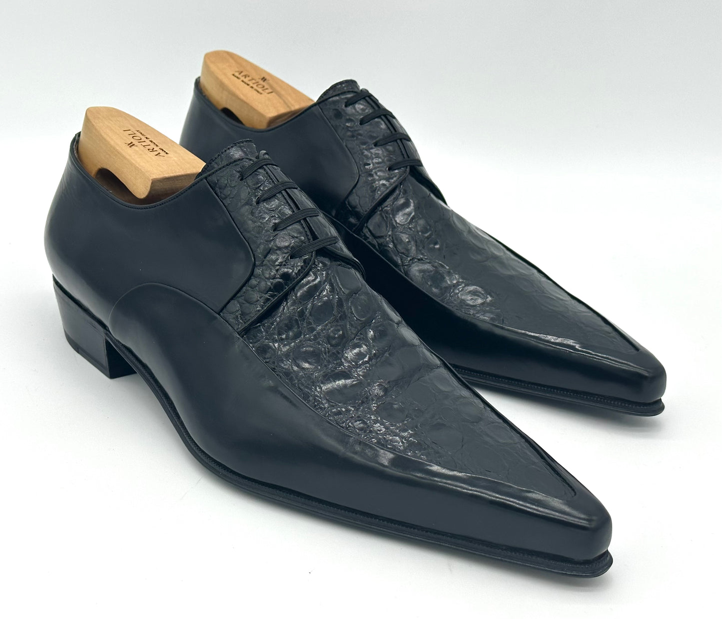 Derby Artioli en cuir et crocodile noir