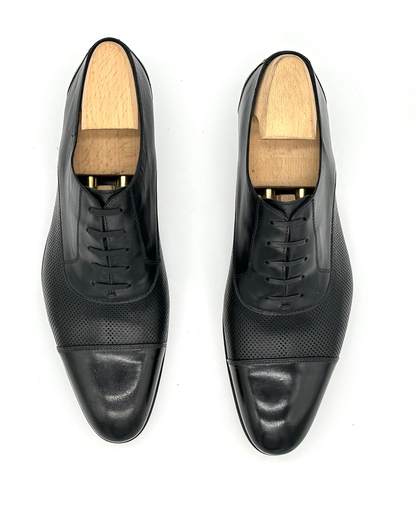 Richelieu Roberto Celk en cuir noir perforé