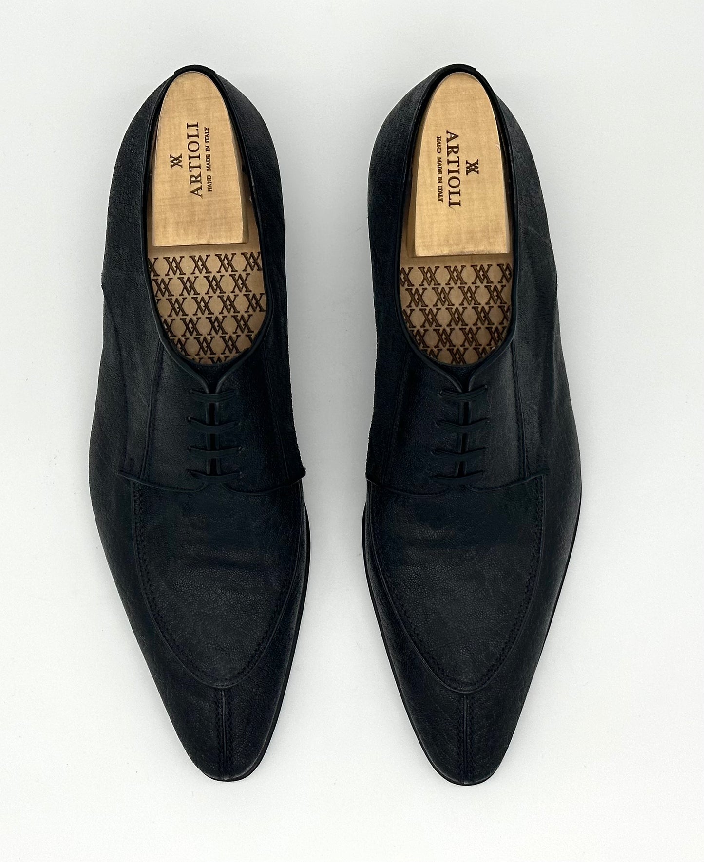 Derby Artioli en éléphant noir