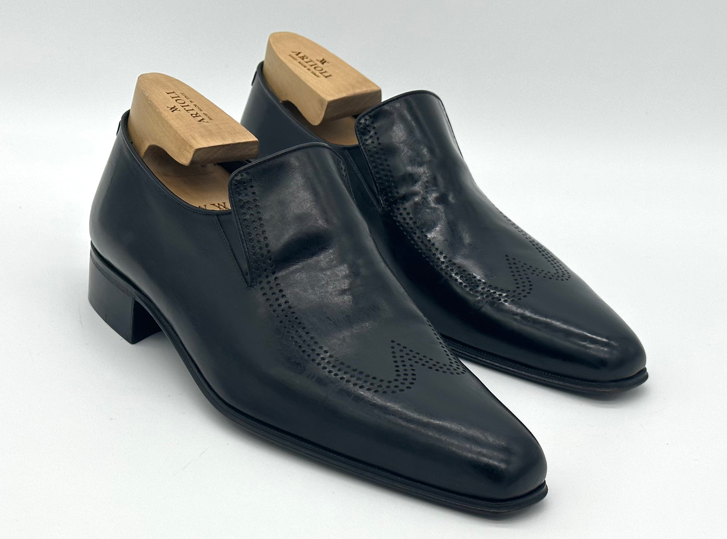 Mocassin Artioli en cuir noir avec perforation