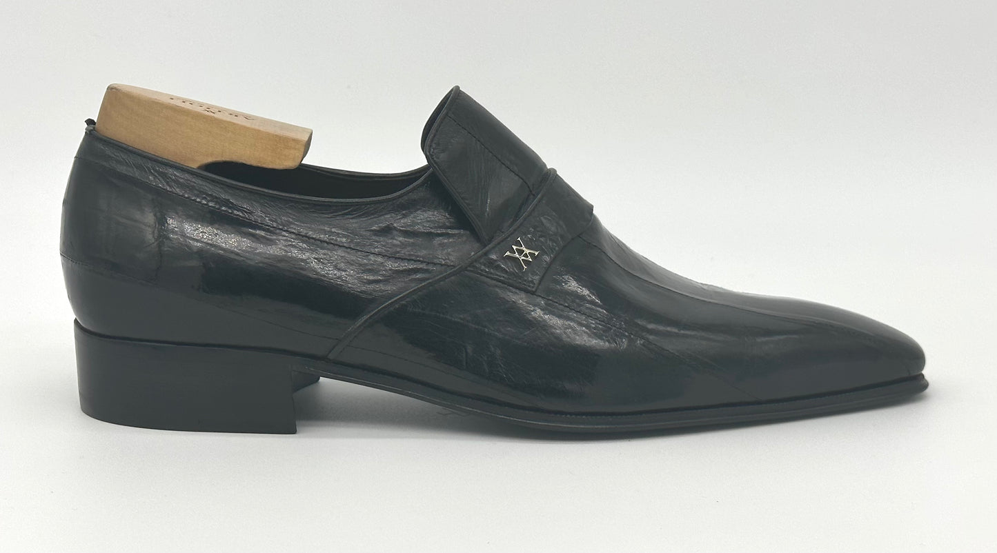 Mocassin Artioli noir en anguille avec bande en crocodile.
