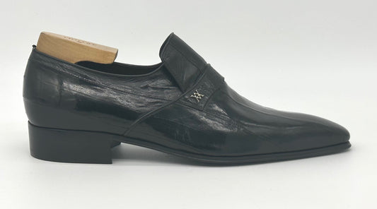 Mocassin Artioli noir en anguille avec bande en crocodile.