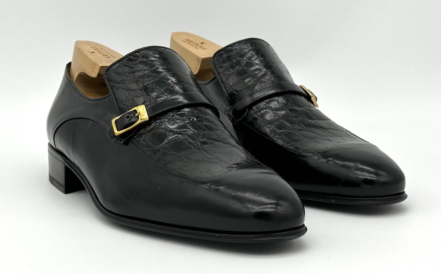 Soulier à boucle Artioli en cuir et crocodile noir