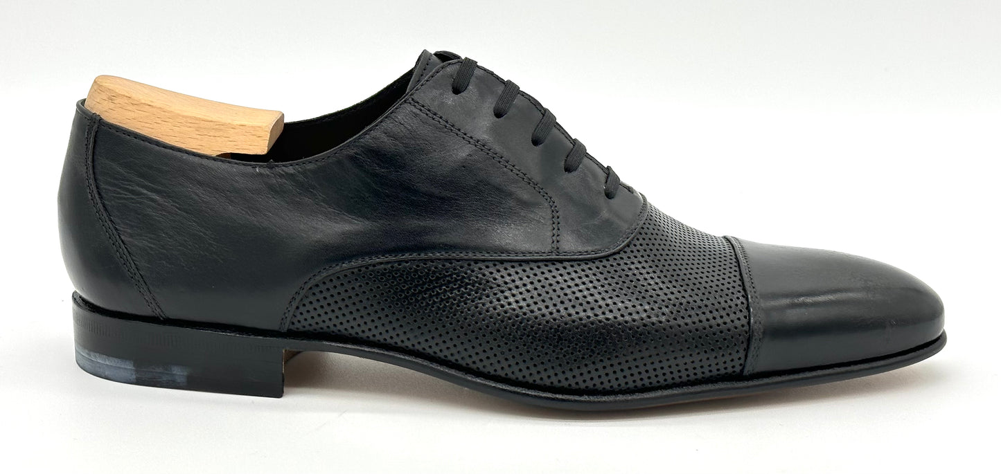 Richelieu Roberto Celk en cuir noir perforé