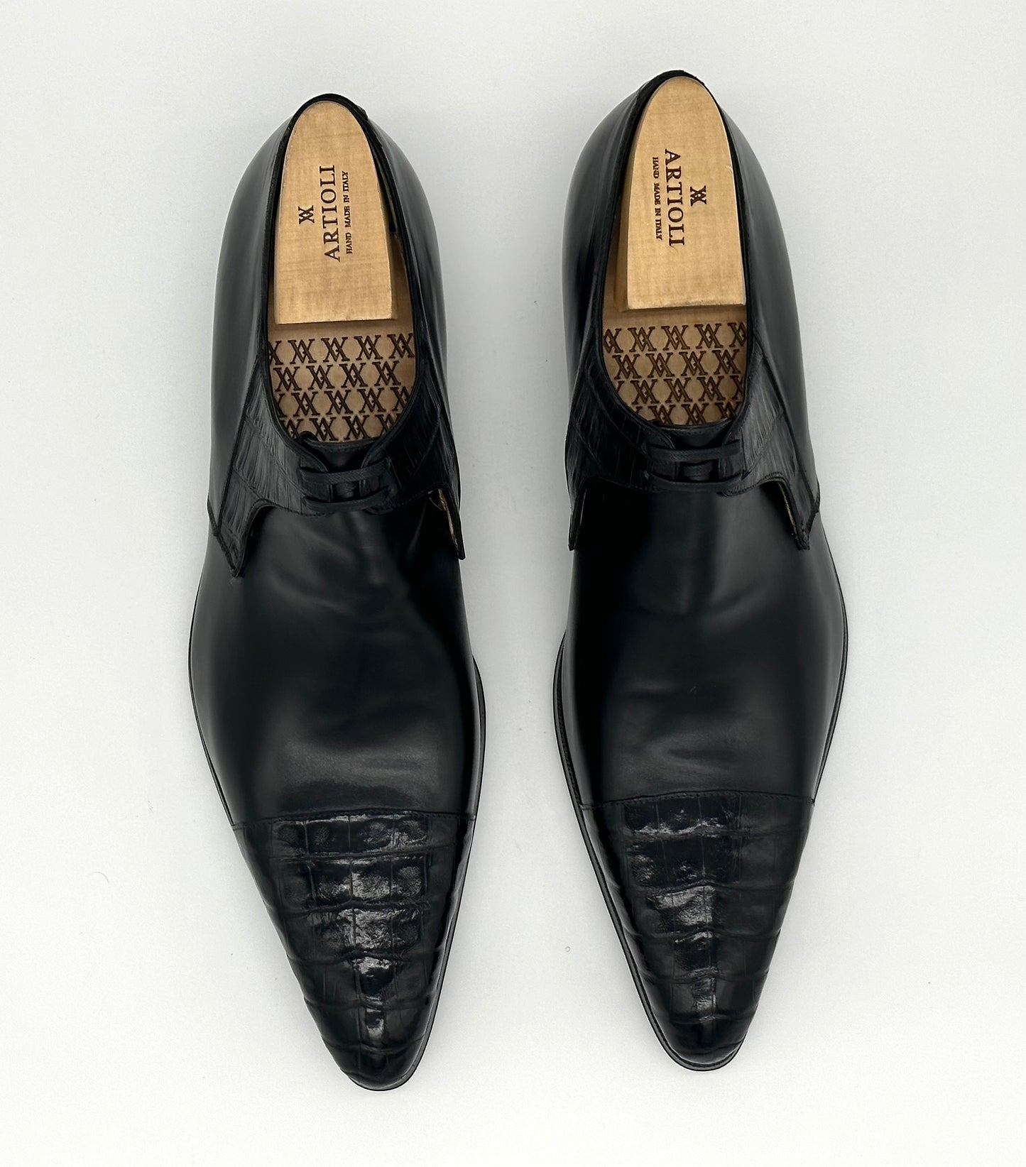 Derby Artioli en cuir et crocodile noir