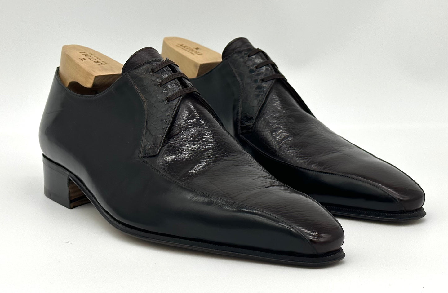 Derby Artioli en cuir et crocodile marron