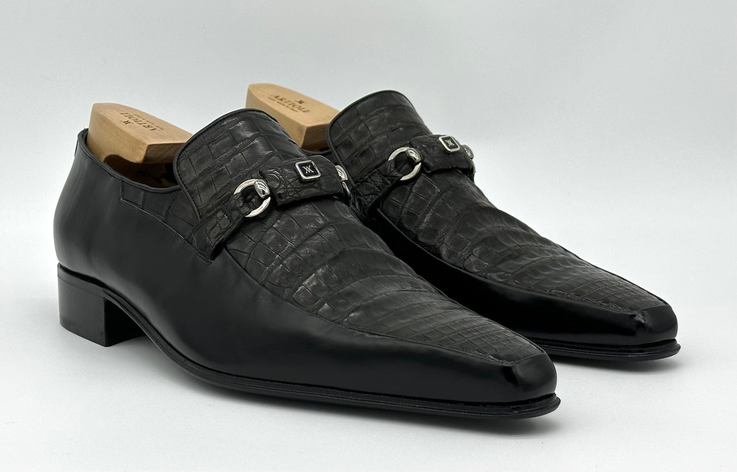 Mocassin Artioli avec étrier en cuir et détail en crocodile noir